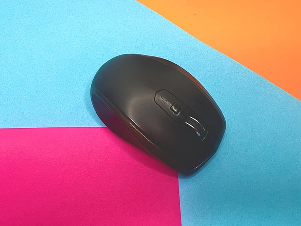 Souris Logitech AnyWhere MX - vue droite